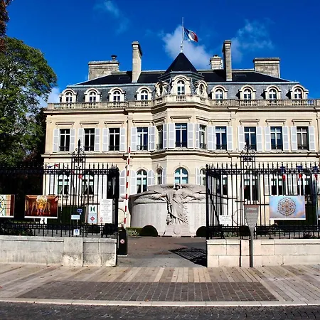 La Demeure Du Marechal-ferrant *